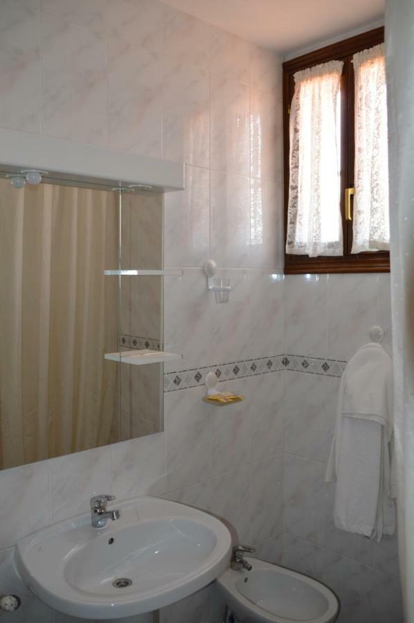 Labella - Hostal Rural Restaurante ลากาลาออร์รา ภายนอก รูปภาพ